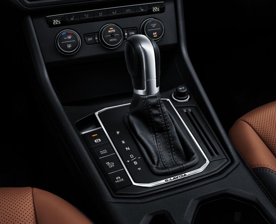Детали интерьера Volkswagen e-Lavida 2019 года  (фото 14 из 44)
